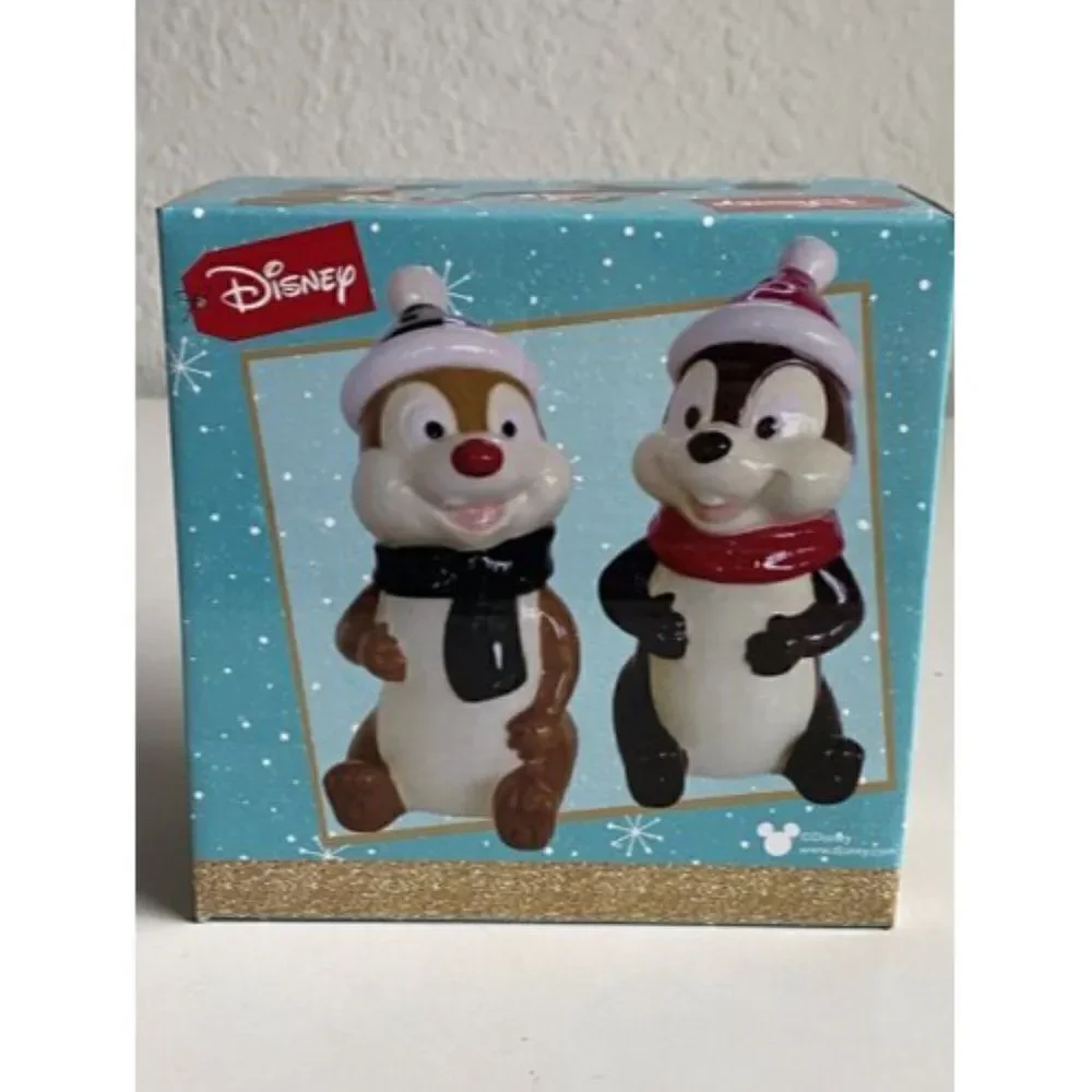 Disney Chip & Dale Scarf Chipmunk Salt & Pepper Shakers‎ Ceramic Christmas NEW